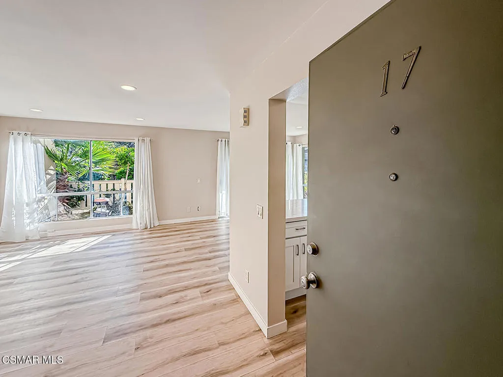 291 Sequoia Court 17, Thousand Oaks, California 91360 home-pic-1