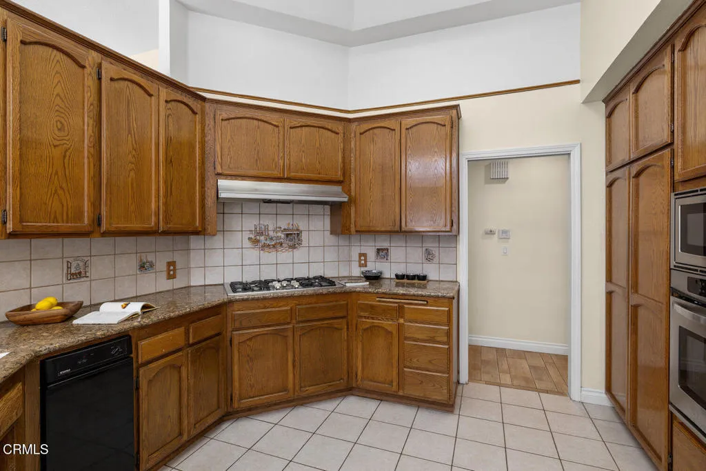 286 Golden Fern Court, Simi Valley, California 93065 home-pic-15
