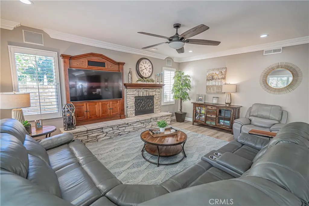 23321 Cuestport Drive, Valencia, California 91354 home-pic-12