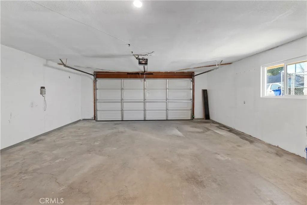 14208 Apple Creek, Victorville, California 92395 home-pic-19