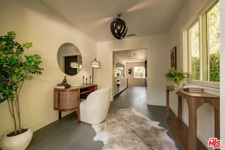 430 N Flores Street, Los Angeles, California 90048