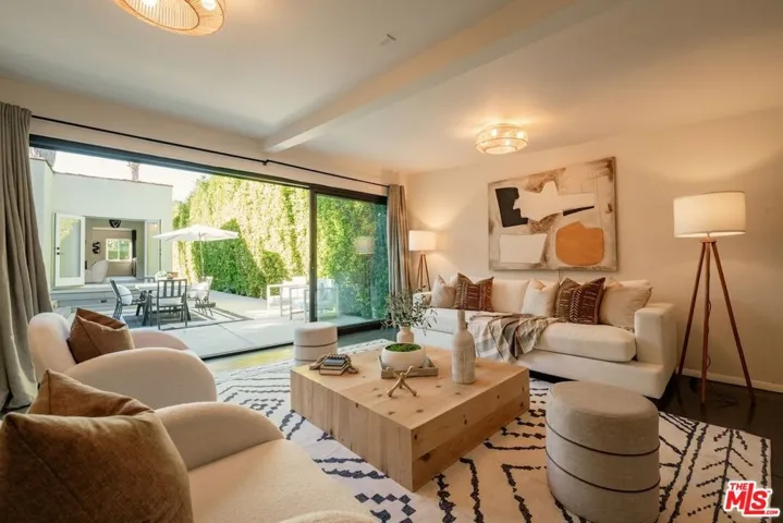 430 N Flores Street, Los Angeles, California 90048