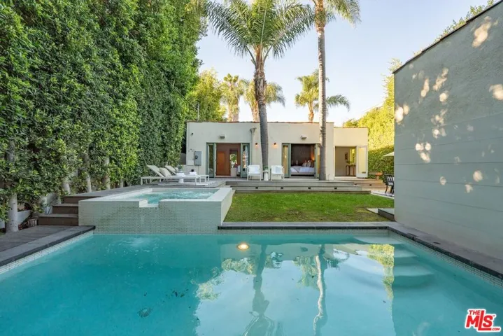 430 N Flores Street, Los Angeles, California 90048