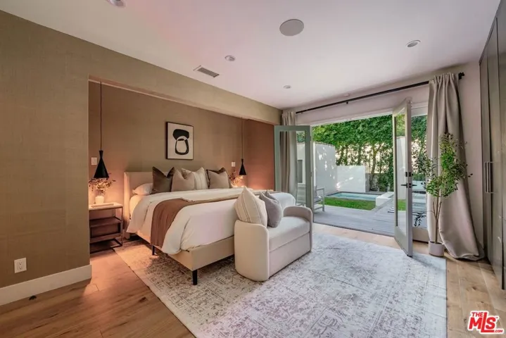 430 N Flores Street, Los Angeles, California 90048