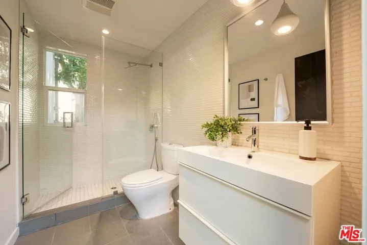 430 N Flores Street, Los Angeles, California 90048