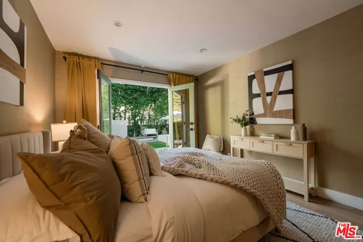 430 N Flores Street, Los Angeles, California 90048