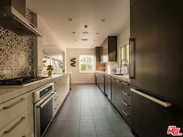 430 N Flores Street, Los Angeles, California 90048