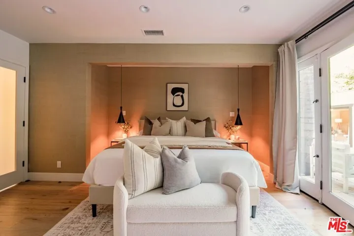 430 N Flores Street, Los Angeles, California 90048