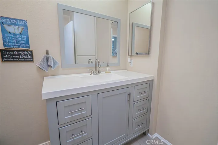Common Bath in Hallway