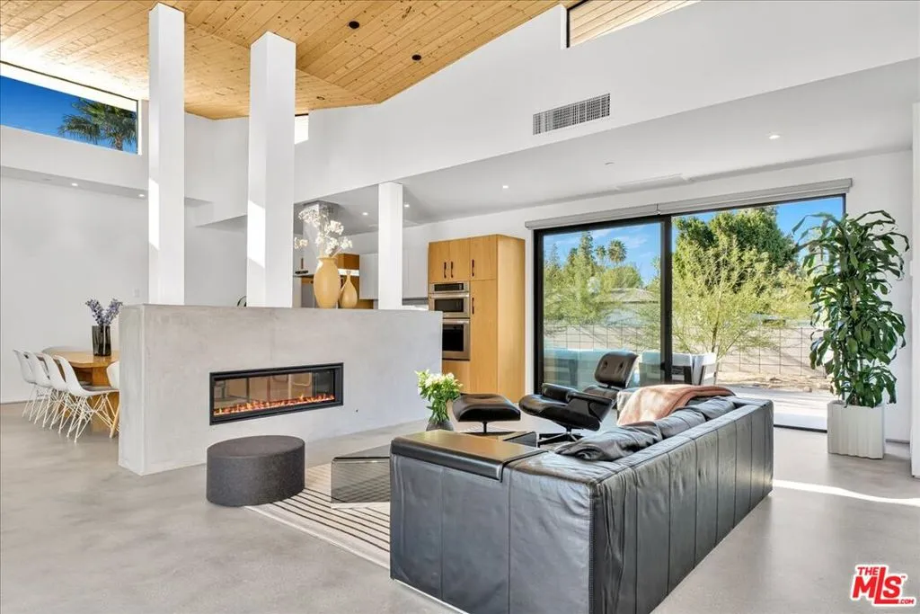 527 W Santa Catalina Road, Palm Springs, California 92262 home-pic-5