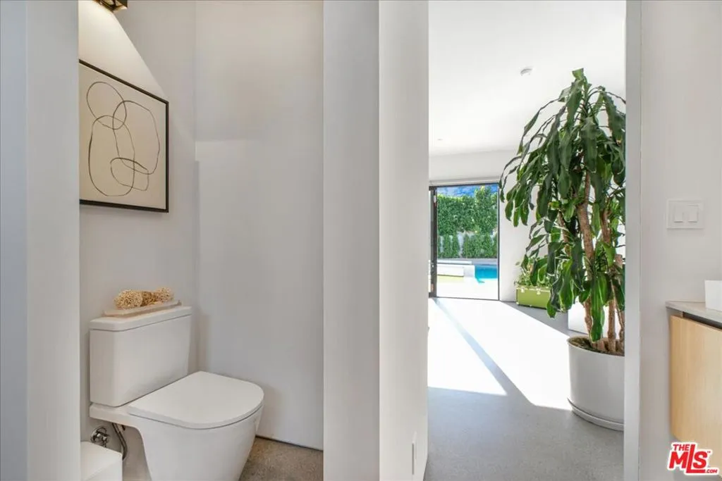 527 W Santa Catalina Road, Palm Springs, California 92262 home-pic-24