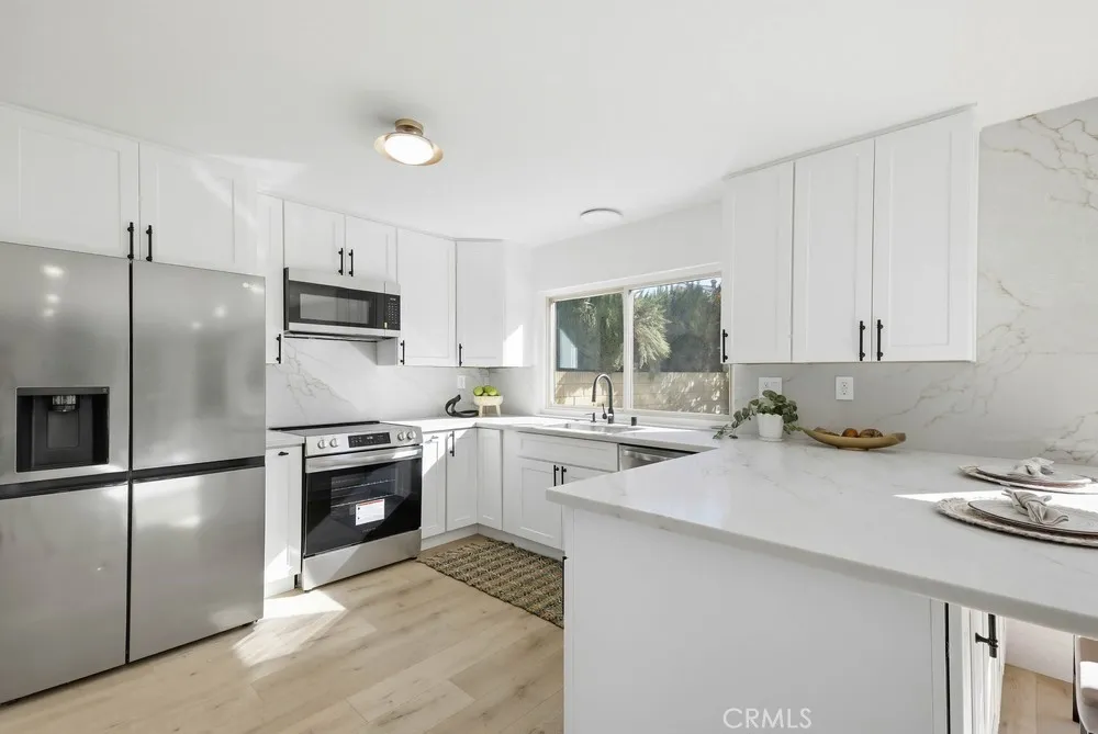 2228 E Nyon Avenue, Anaheim, California 92806 home-pic-17