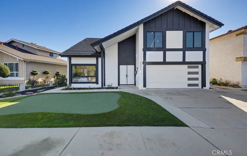 2228 E Nyon Avenue, Anaheim, California 92806 home-pic-1