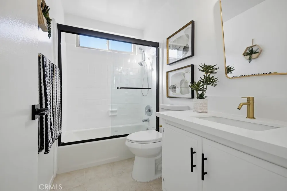2228 E Nyon Avenue, Anaheim, California 92806 home-pic-42