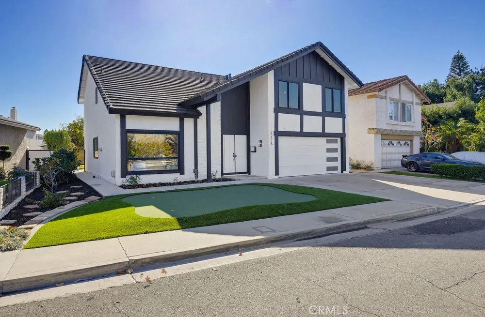 2228 E Nyon Avenue, Anaheim, California 92806 home-pic-2