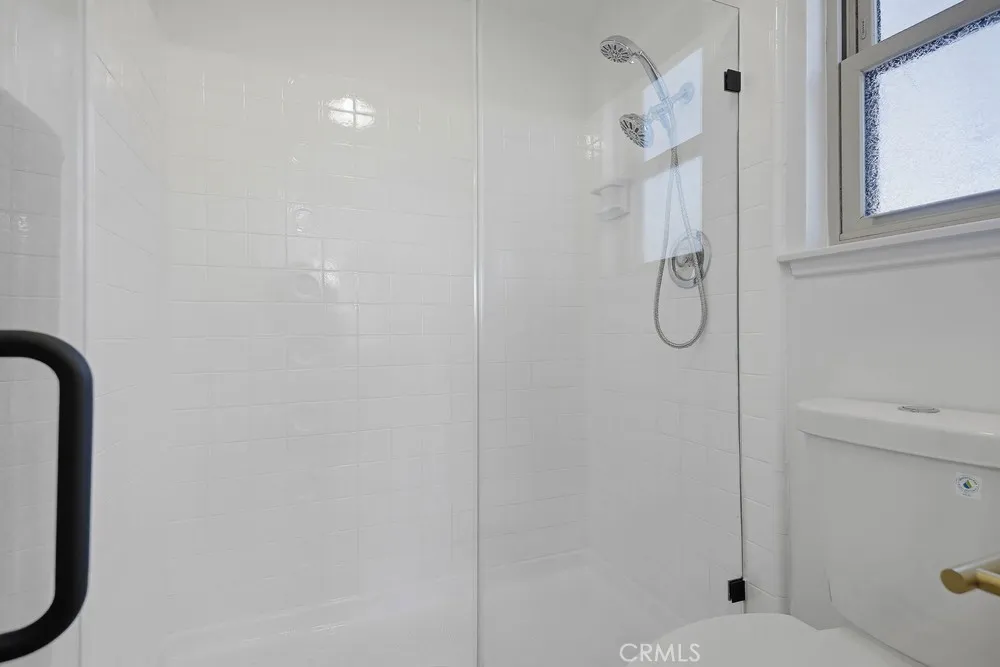 2228 E Nyon Avenue, Anaheim, California 92806 home-pic-32