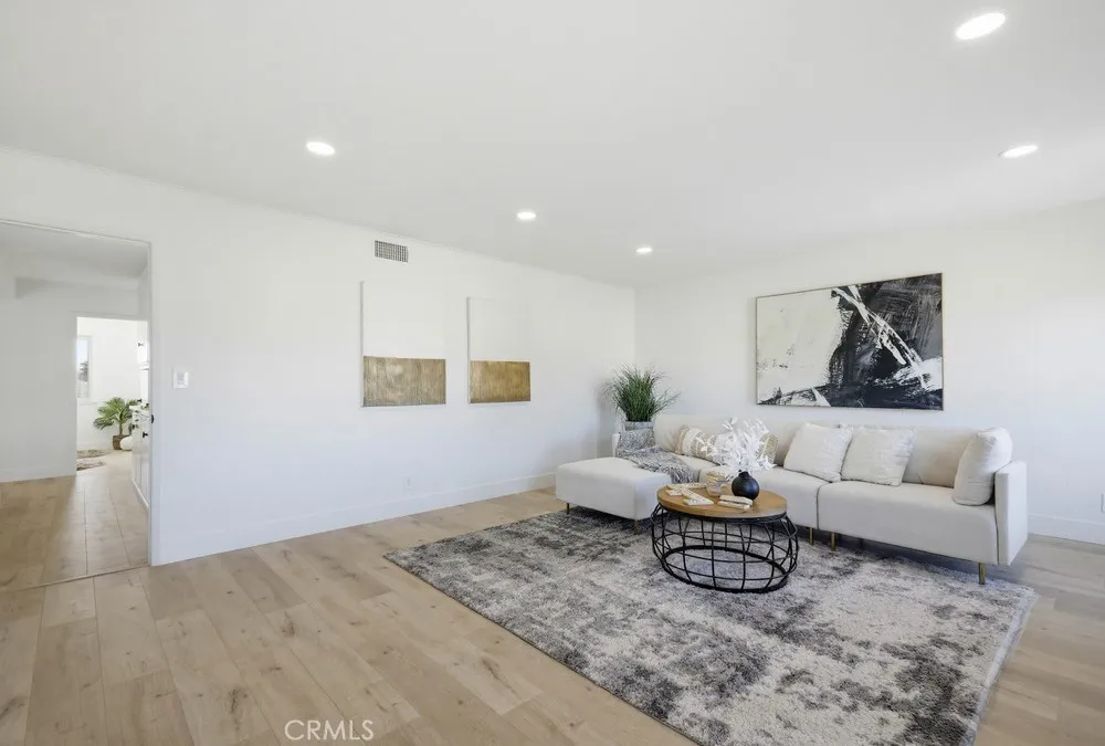 2228 E Nyon Avenue, Anaheim, California 92806 home-pic-28