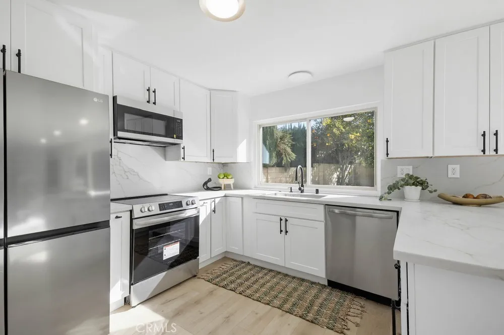 2228 E Nyon Avenue, Anaheim, California 92806 home-pic-18