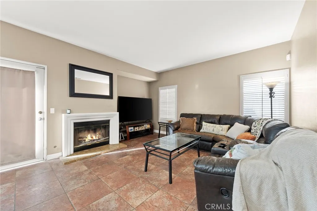 4060 N Flame Tree, Rialto, California 92377 home-pic-13