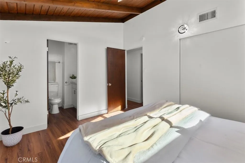 8008 Aura, Reseda, California 91335 home-pic-11