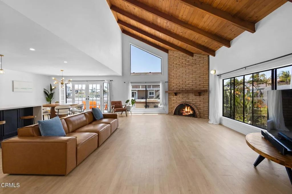 3960 W Hemlock Street, Oxnard, California 93035 home-pic-6