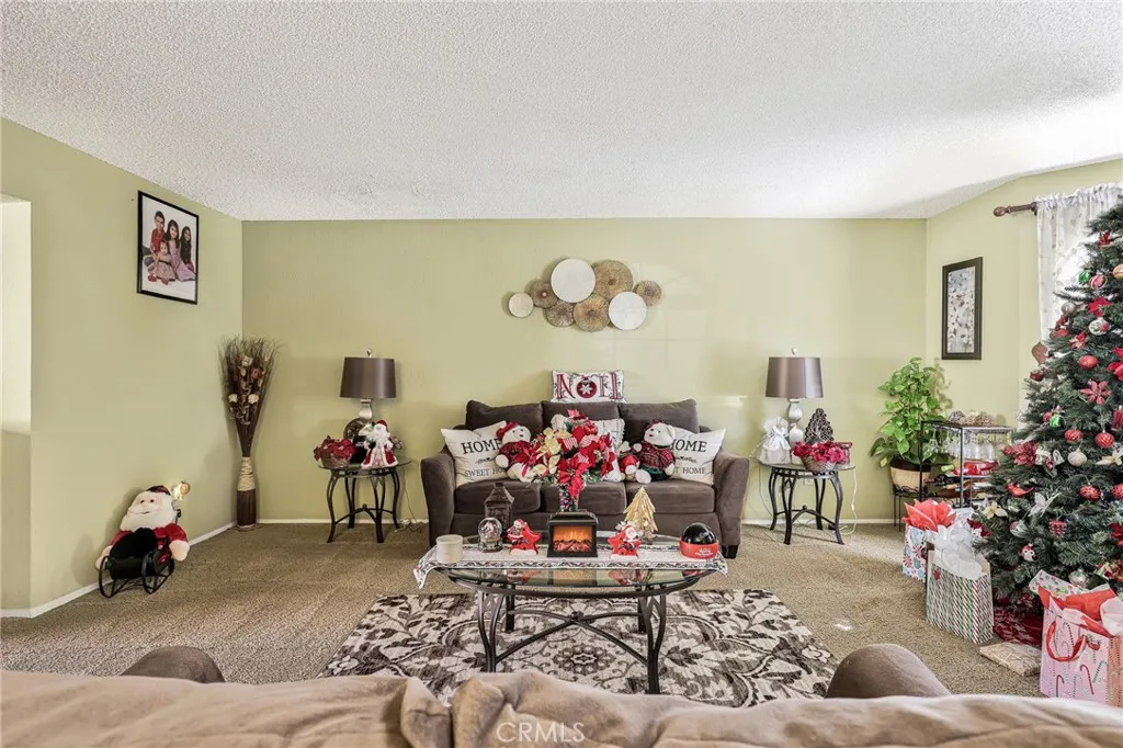 3027 W Avenue J4, Lancaster, California 93536 home-pic-4