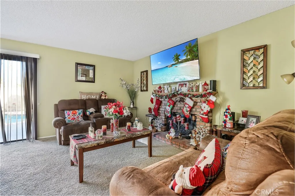 3027 W Avenue J4, Lancaster, California 93536 home-pic-7
