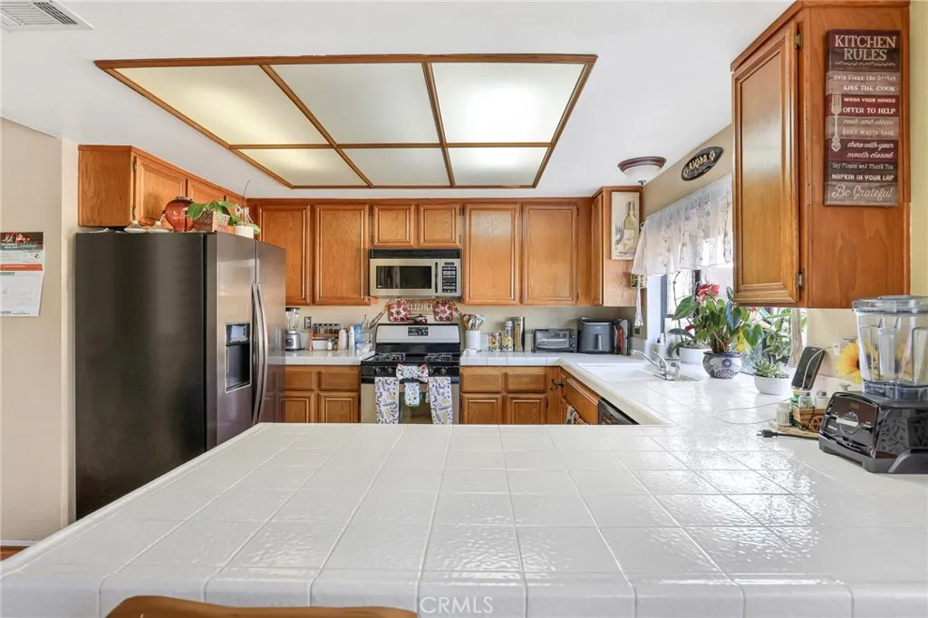 3027 W Avenue J4, Lancaster, California 93536 home-pic-10