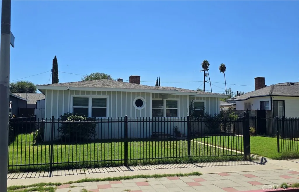 18704 Saticoy Street, Reseda, California 91335 home-pic-0
