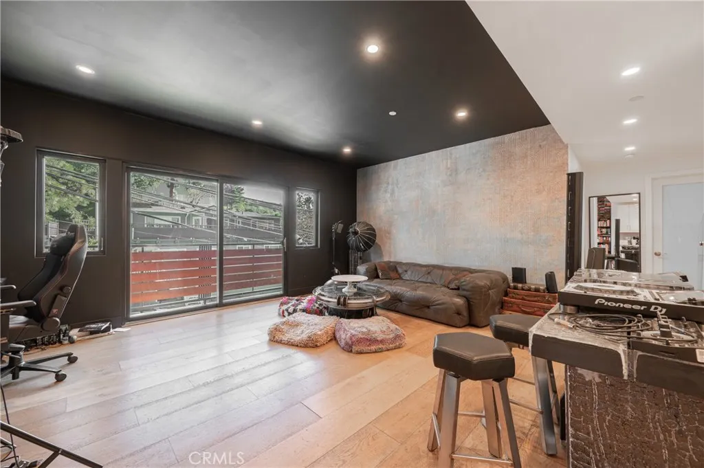 2239 Laurel Canyon, Los Angeles, California 90046 home-pic-4