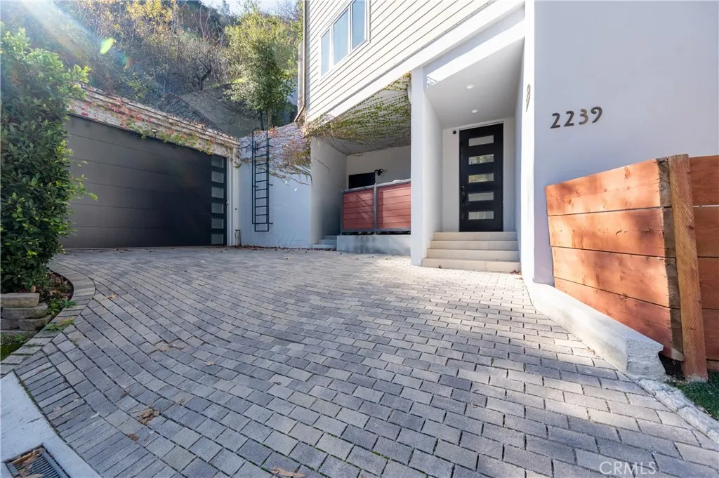 2239 Laurel Canyon, Los Angeles, California 90046 home-pic-2