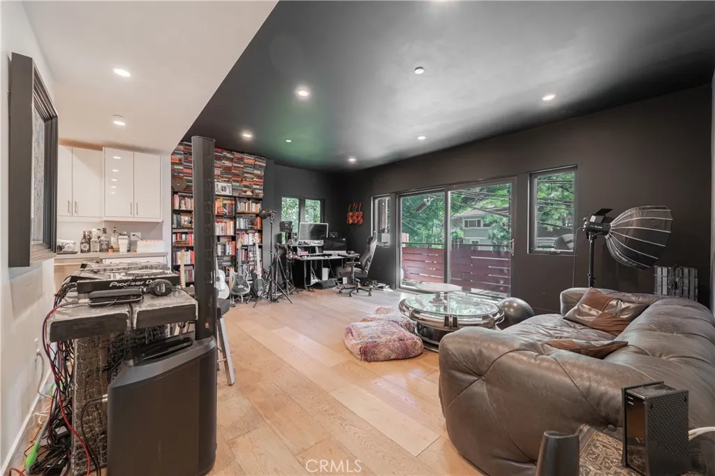 2239 Laurel Canyon, Los Angeles, California 90046 home-pic-3