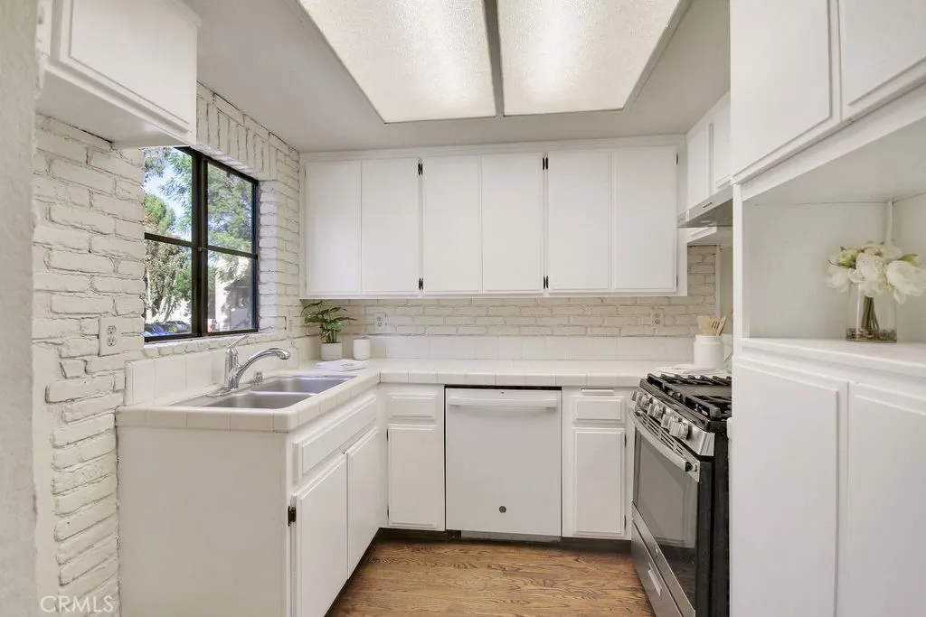1680 Shady Brook, Fullerton, California 92831 home-pic-2