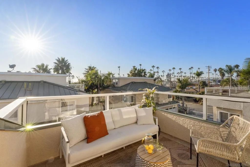 555 Eaton St. N, Oceanside, California 92054 home-pic-0