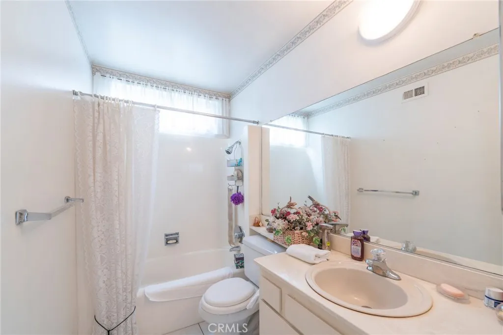 949 Fernrest Drive, Harbor City, California 90710 home-pic-8