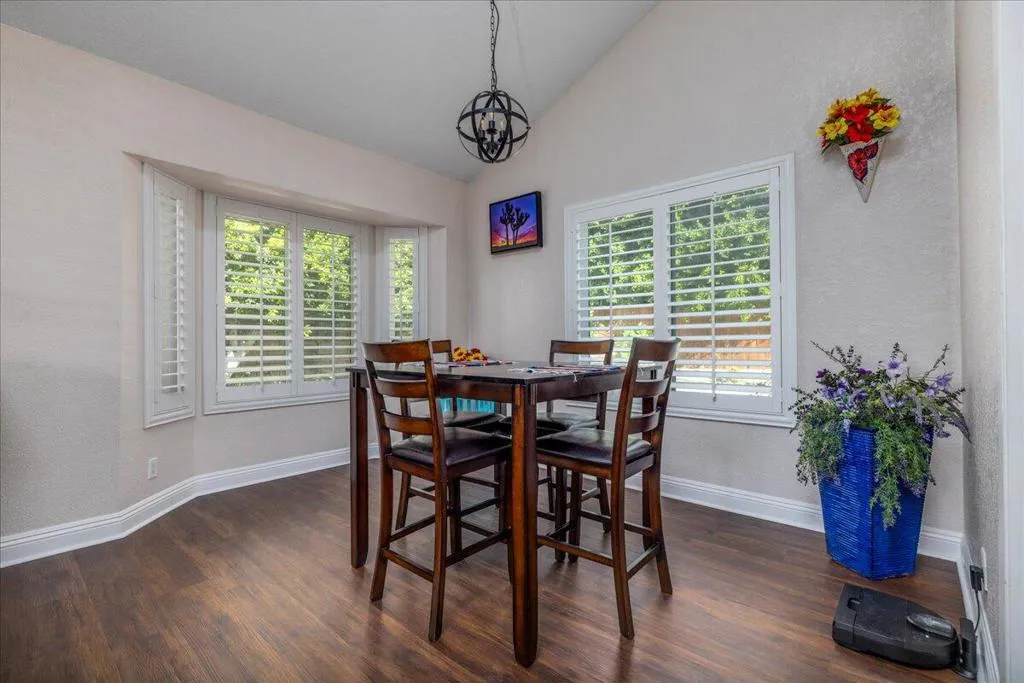 07-Dining Room