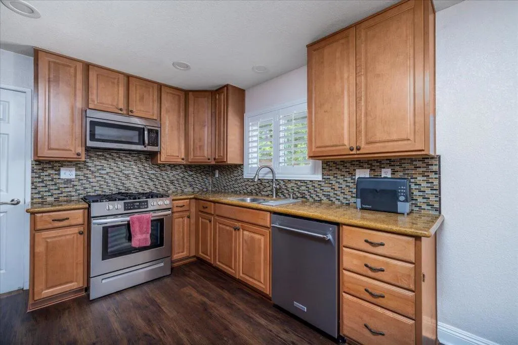 12-Kitchen
