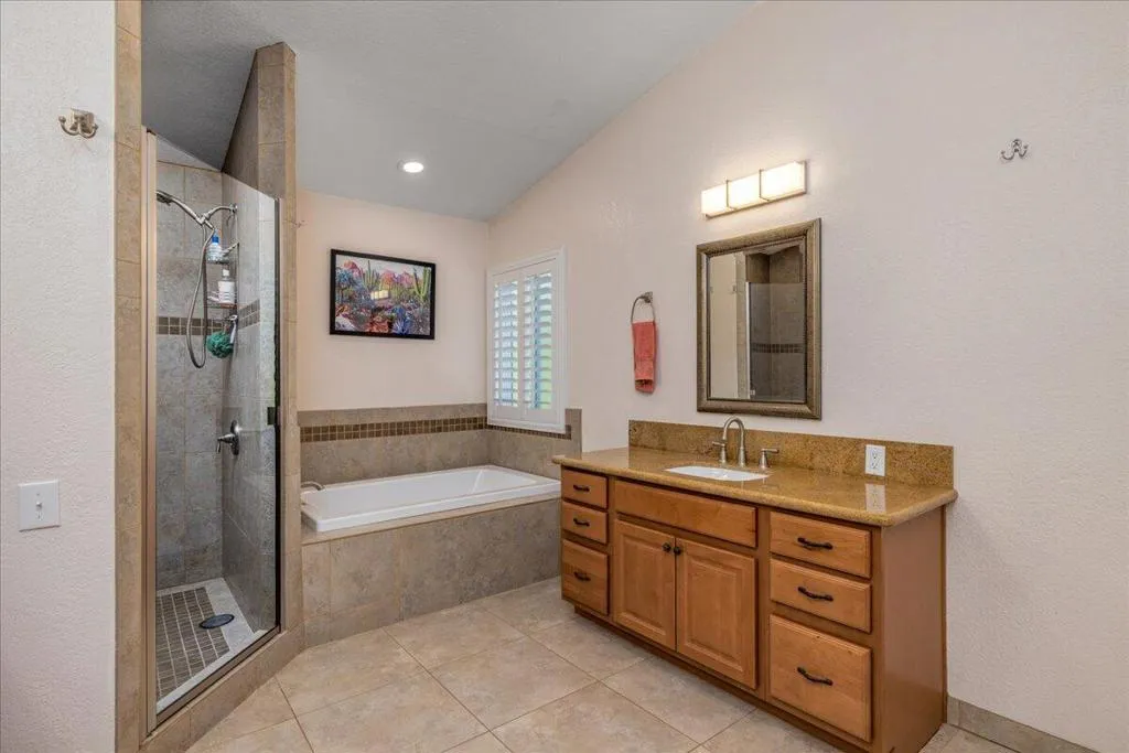 24-Primary Bathroom