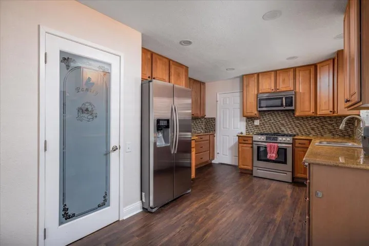 13-Kitchen