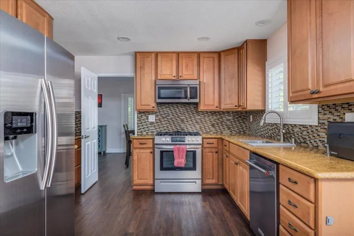 09-Kitchen