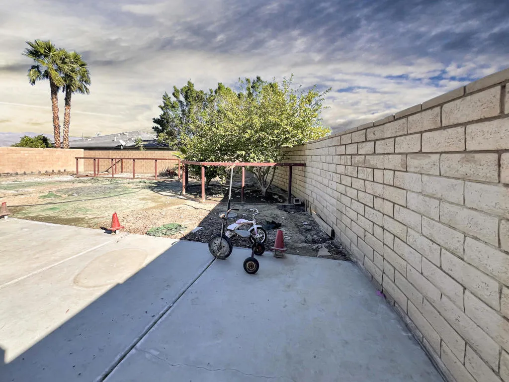 52402 Michelle Drive, Coachella, California 92236 home-pic-15
