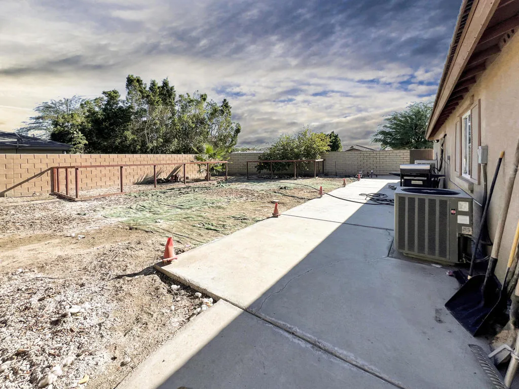 52402 Michelle Drive, Coachella, California 92236 home-pic-14