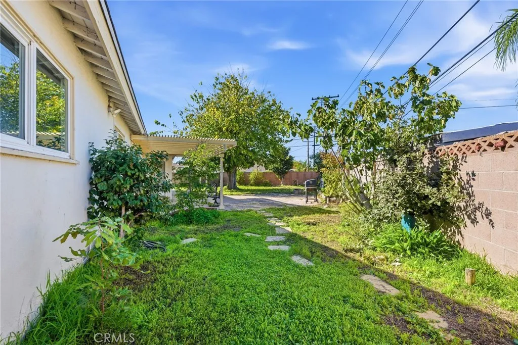 335 N London Place, Anaheim, California 92806 home-pic-27