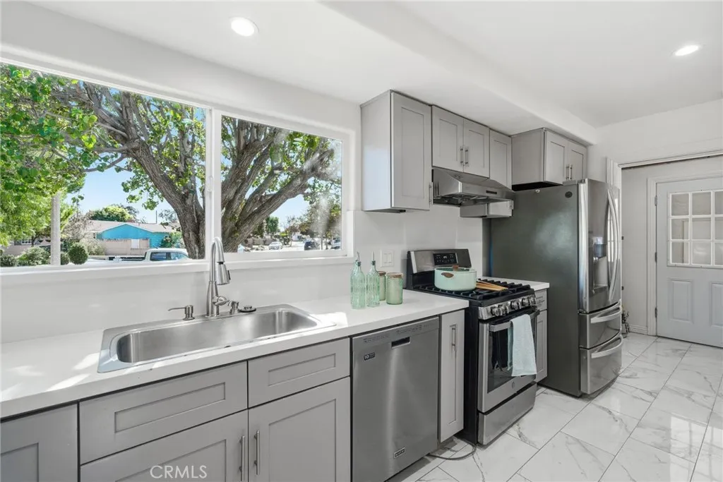 335 N London Place, Anaheim, California 92806 home-pic-11