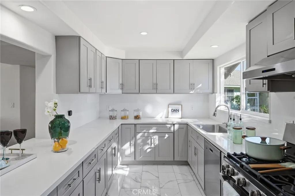 335 N London Place, Anaheim, California 92806 home-pic-10