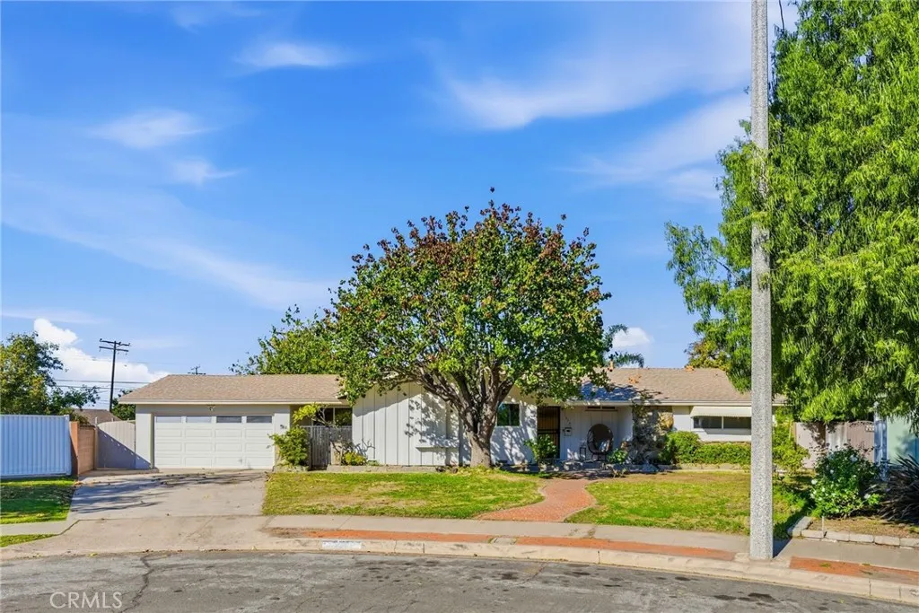 335 N London Place, Anaheim, California 92806 home-pic-26