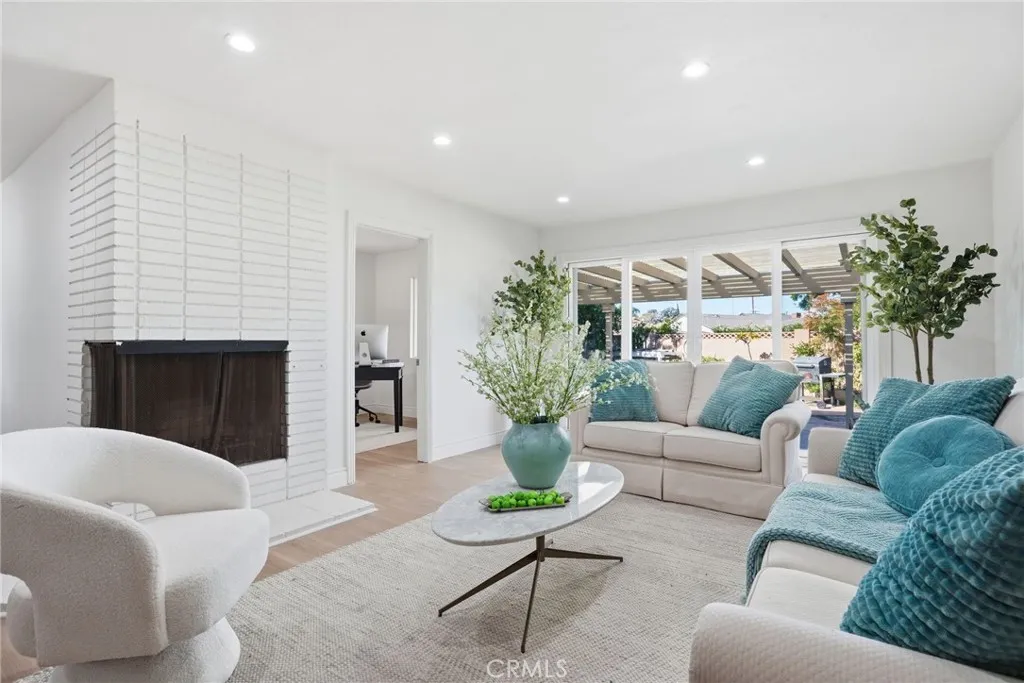 335 N London Place, Anaheim, California 92806 home-pic-4