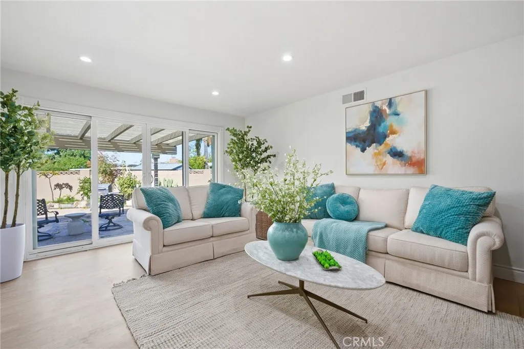 335 N London Place, Anaheim, California 92806 home-pic-6