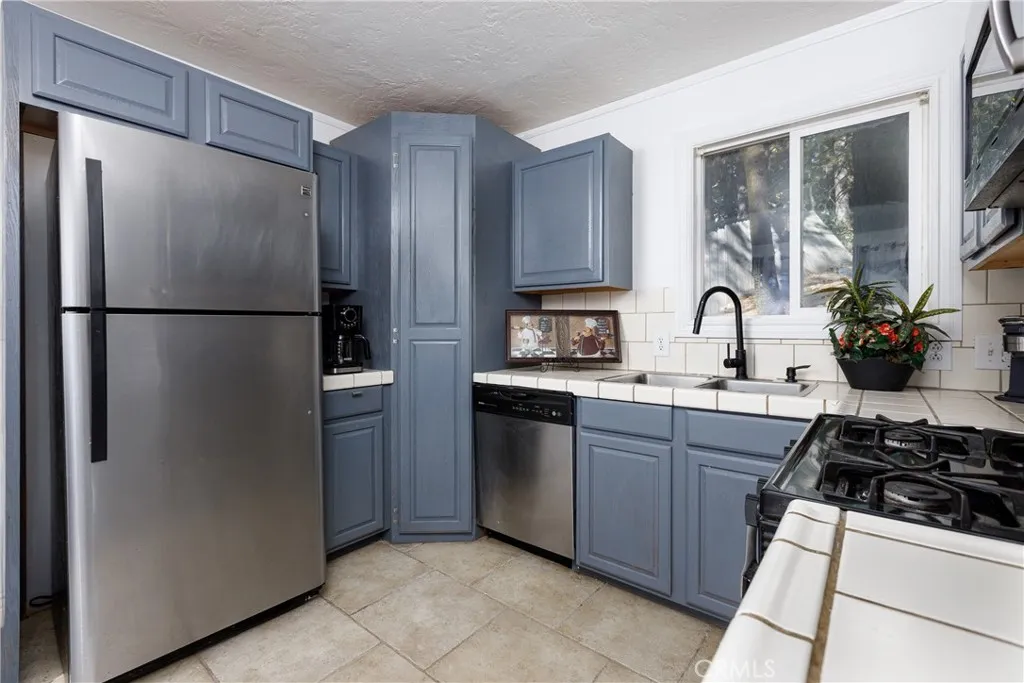 712 S Old Toll, Twin Peaks, California 92391 home-pic-10