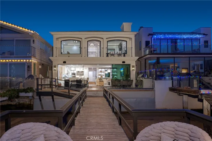 A beautiful bay front home with private dock on Lido Isle with a dock for two boats